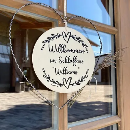 Kemping Schlaffaesser Auf Dem Kruegele Hof *