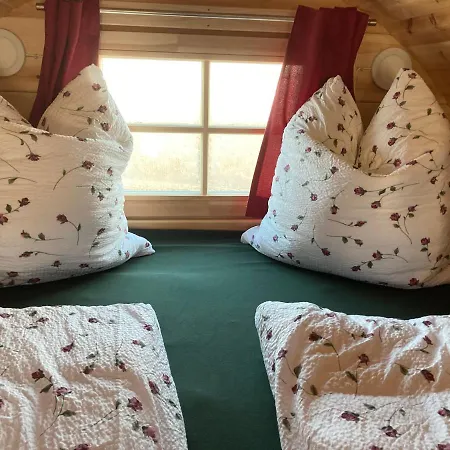 Schlaffaesser Auf Dem Kruegele Hof Campsite *